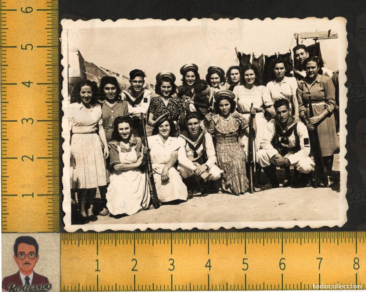 Militaria: MARINEROS ARMADA ESCUELA TRANSMISIONES VIGO - MUJERES FUSILES MAUSER - FOTO MILITAR ANTIGUA A&Ntilde;OS 40