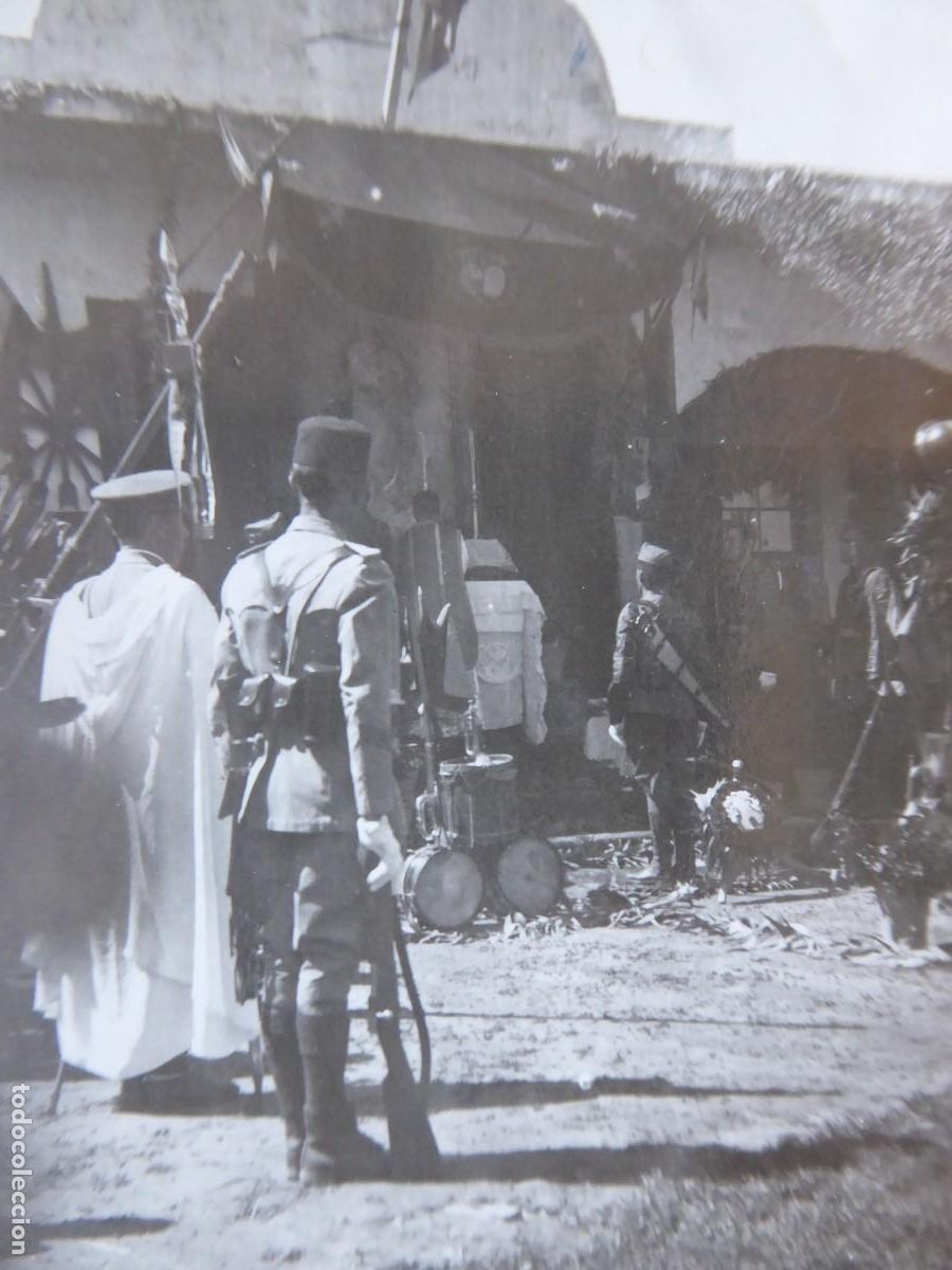 Militaria: Fotograf&iacute;a misa oficial regulares.