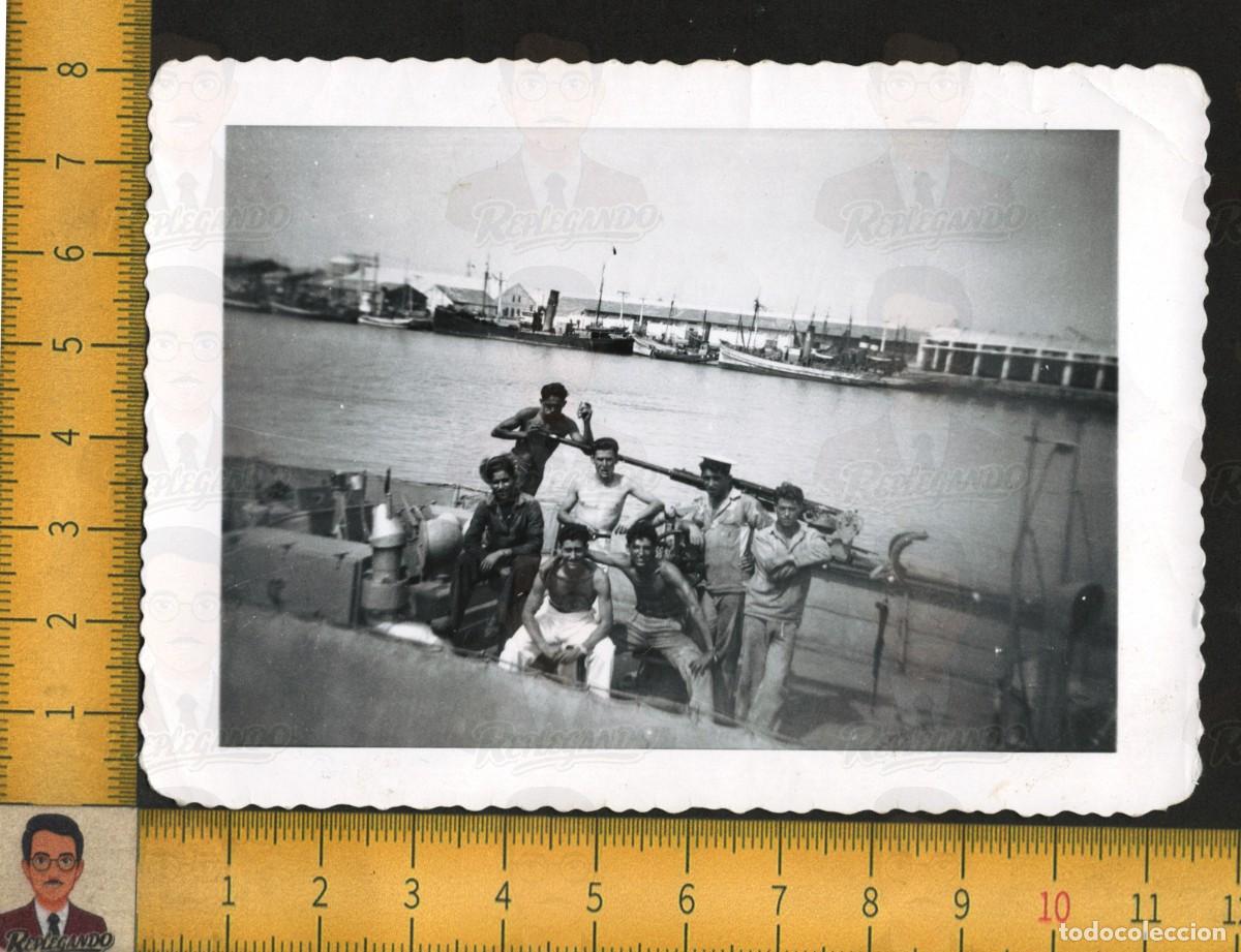 Militaria: MARINEROS ARMADA ESPA&Ntilde;OLA C&Aacute;DIZ - CA&Ntilde;&Oacute;N NAVAL ANTIA&Eacute;REO - PUERTO BARCOS VAPOR - FOTO ANTIGUA A&Ntilde;OS 40
