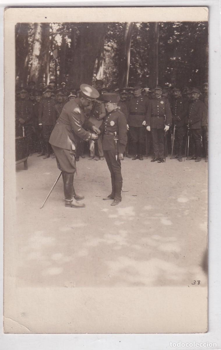 Militaria: Postal fotogr&aacute;fica. Coronel Silverio Araujo con el Pr&iacute;ncipe de Asturias Alfonso.