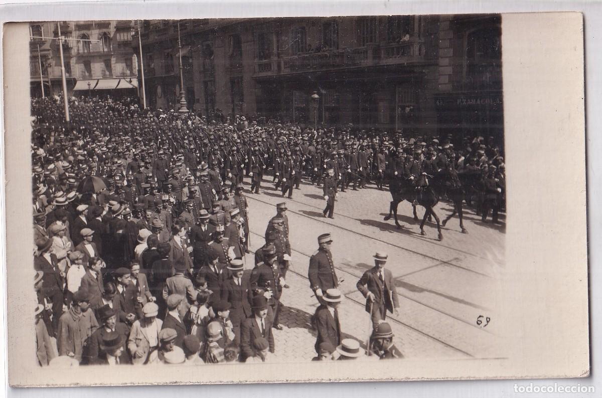 Militaria: Postal fotogr&aacute;fica. S. M. El Pr&iacute;ncipe de Asturias. Desfile por las Calles de Madrid.
