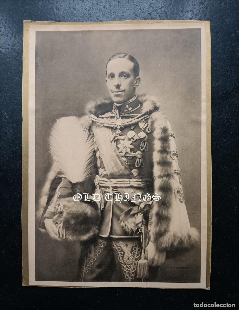 Militaria: FOTOGRAFIA DEL REY ALFONSO XIII, CON UNIFORME DE CORONEL DE CABALLERIA HUNGARA, HUSAR, PEGADA SOBRE