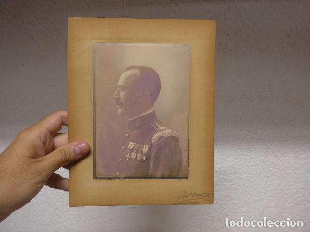 Militaria: Antigua fotografia de militar de artilleria de gala de epoca Alfonso XIII o Republica, con medallas