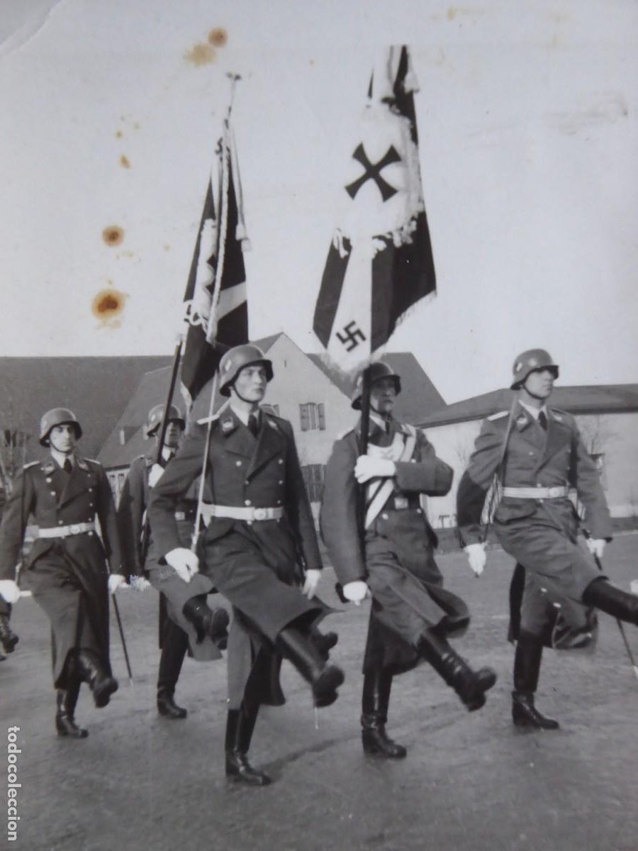 Militaria: Fotograf&iacute;a abanderados luftwaffe.
