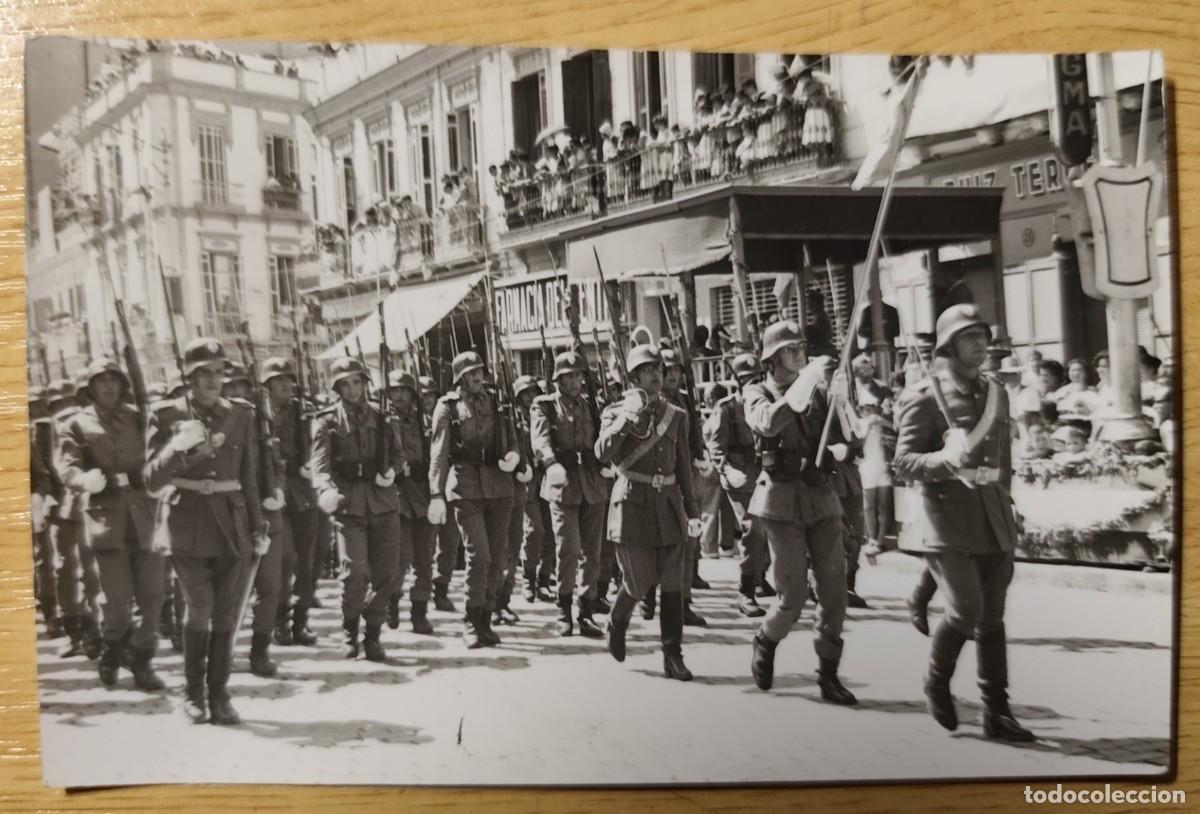 Militaria: POSTAL MELILLA DESFILE MILITAR 25 ANIVERSARIO FOTO IMPERIO 17-7-1961