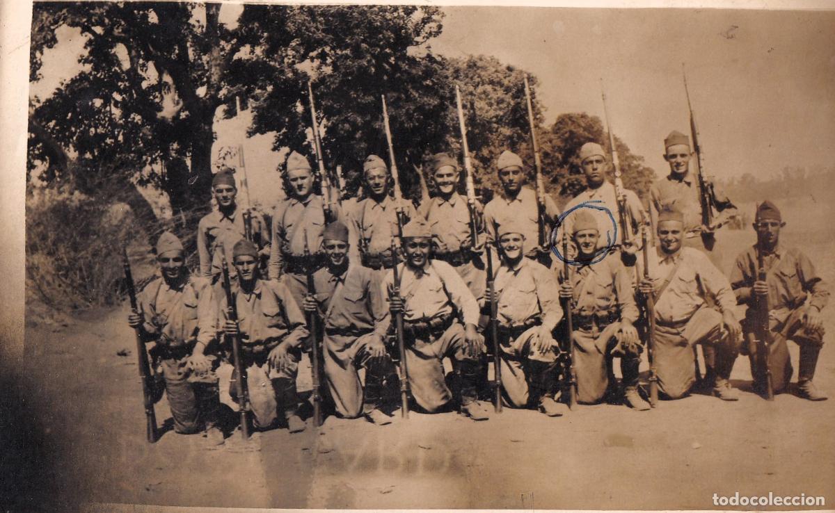 Militaria: Fotograf&iacute;a tipo postal de grupo de soldados argentinos 1943 firmada por todos - CLC