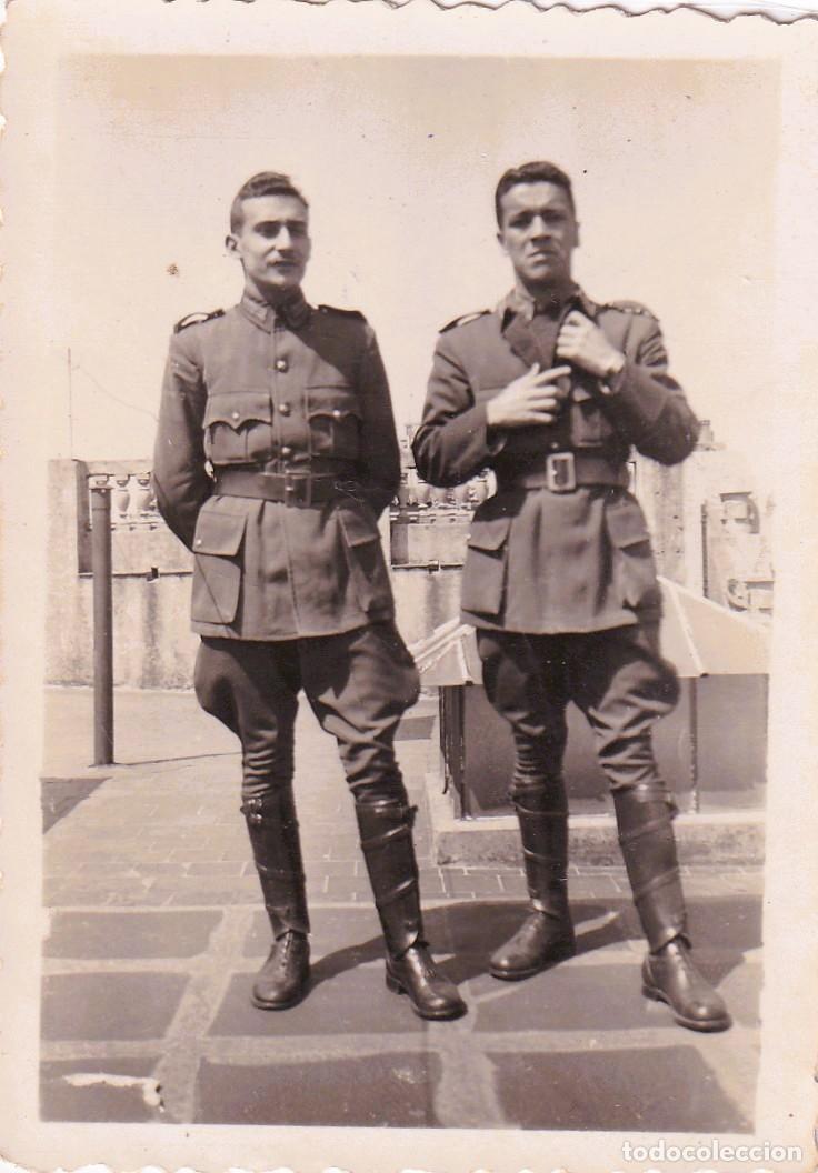 Militaria: Peque&ntilde;a foto familiar de dos soldados argentinos, sin datar - CLC