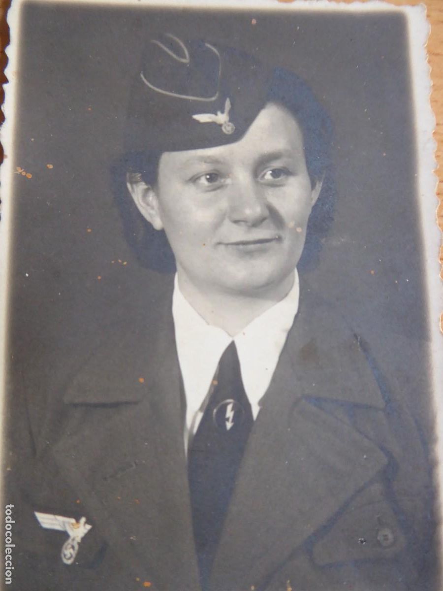 Militaria: Fotograf&iacute;a mujer auxiliar luftwaffe. Nachrichtenhelferin
