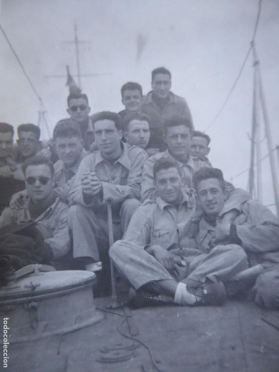 Militaria: Fotograf&iacute;a guardia marinas armada.