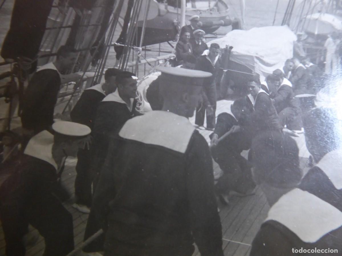 Militaria: Fotograf&iacute;a guardia marinas armada.