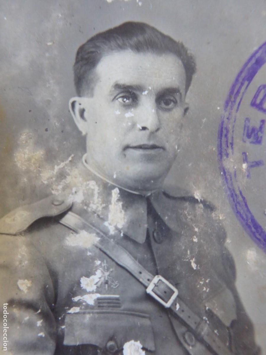 Militaria: Fotograf&iacute;a maestro armero legionario.