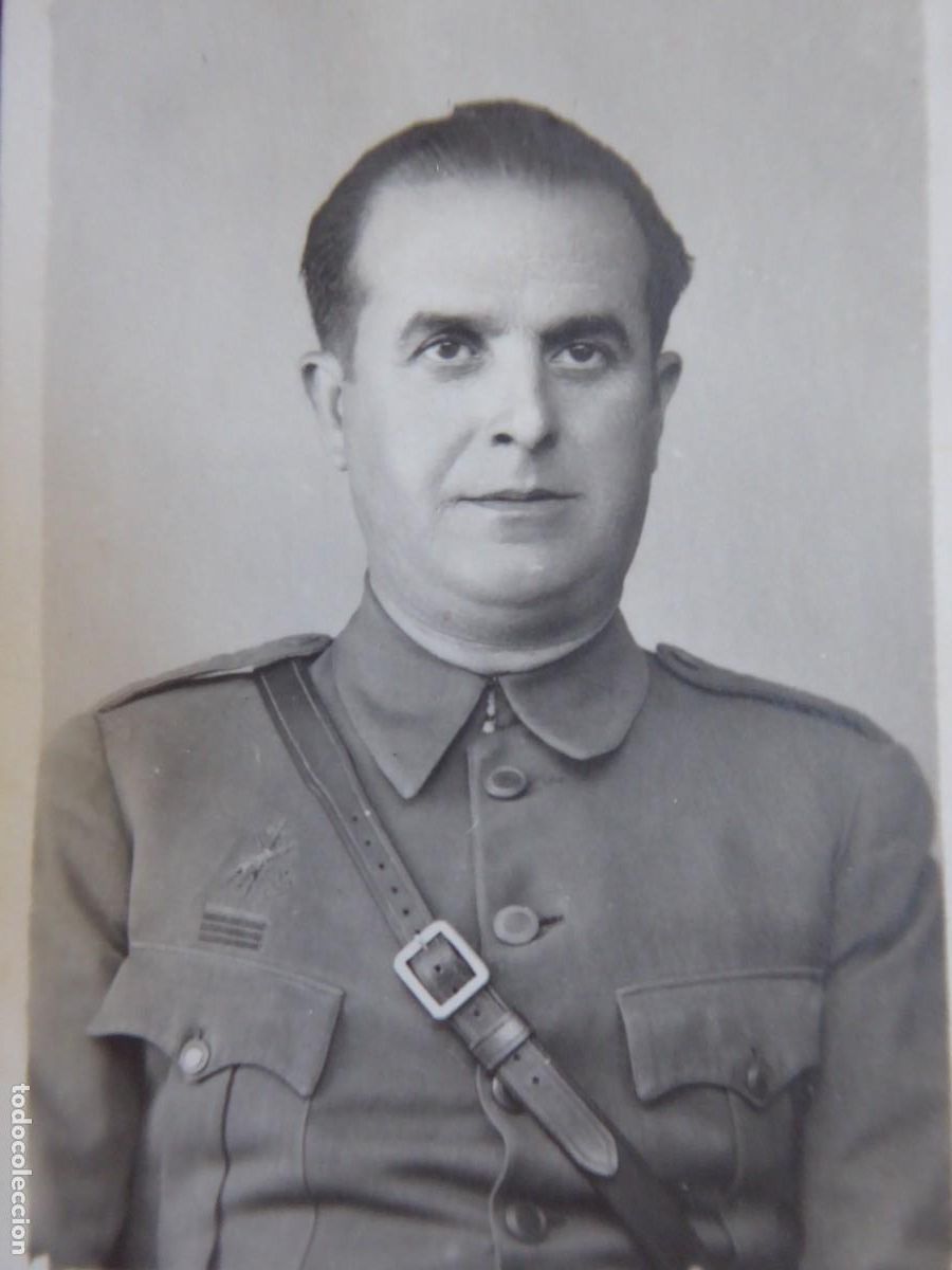 Militaria: Fotograf&iacute;a maestro armero legionario.