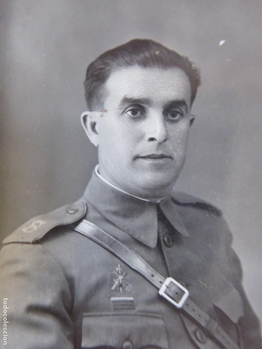 Militaria: Fotograf&iacute;a maestro armero legionario.