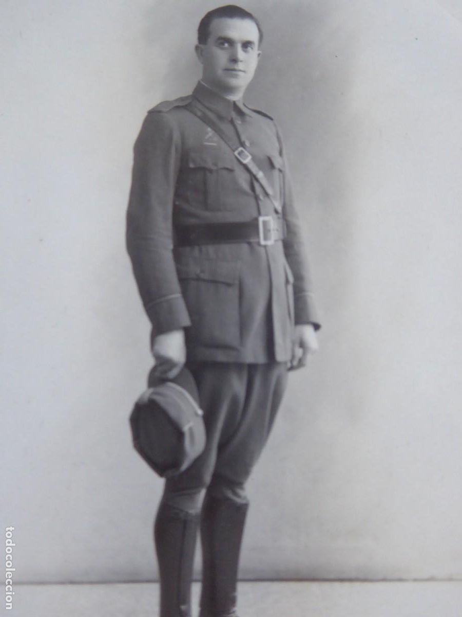 Militaria: Fotograf&iacute;a maestro armero legionario.