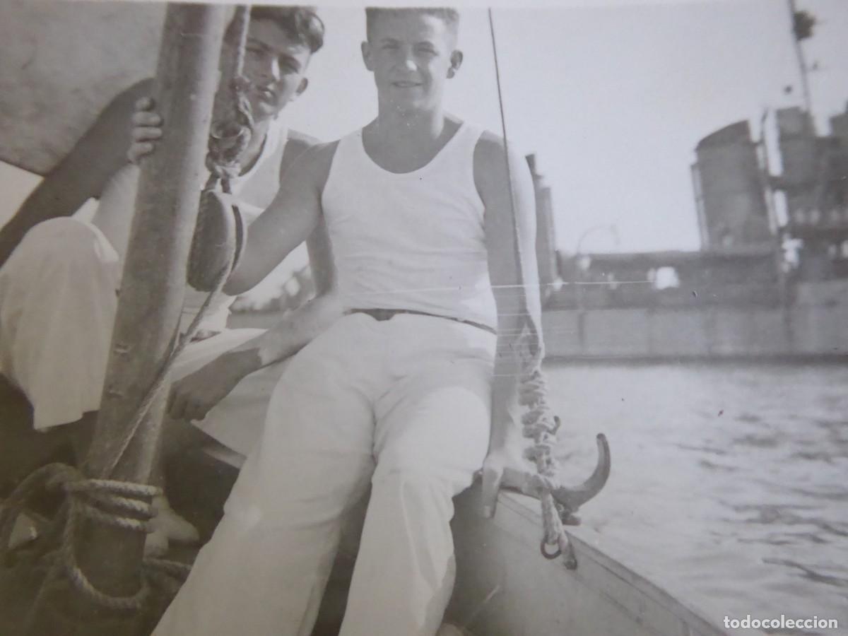 Militaria: Fotograf&iacute;a guardia marina armada.
