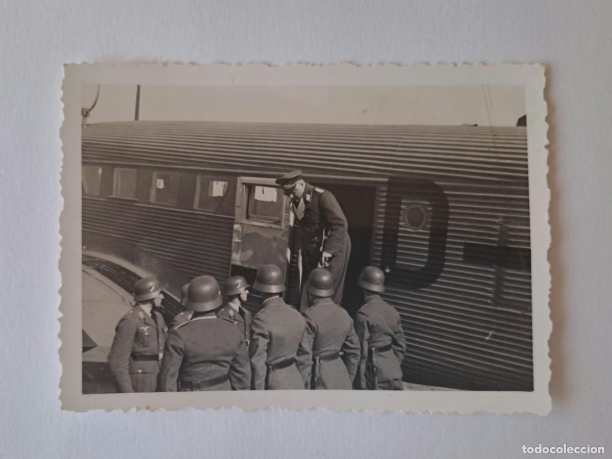 Militaria: ✈️ Hugo Sperrle junto a un Junkers Ju 52 Una imagen de la Luftwaffe y de uno de sus mandos m&aacute;s desta