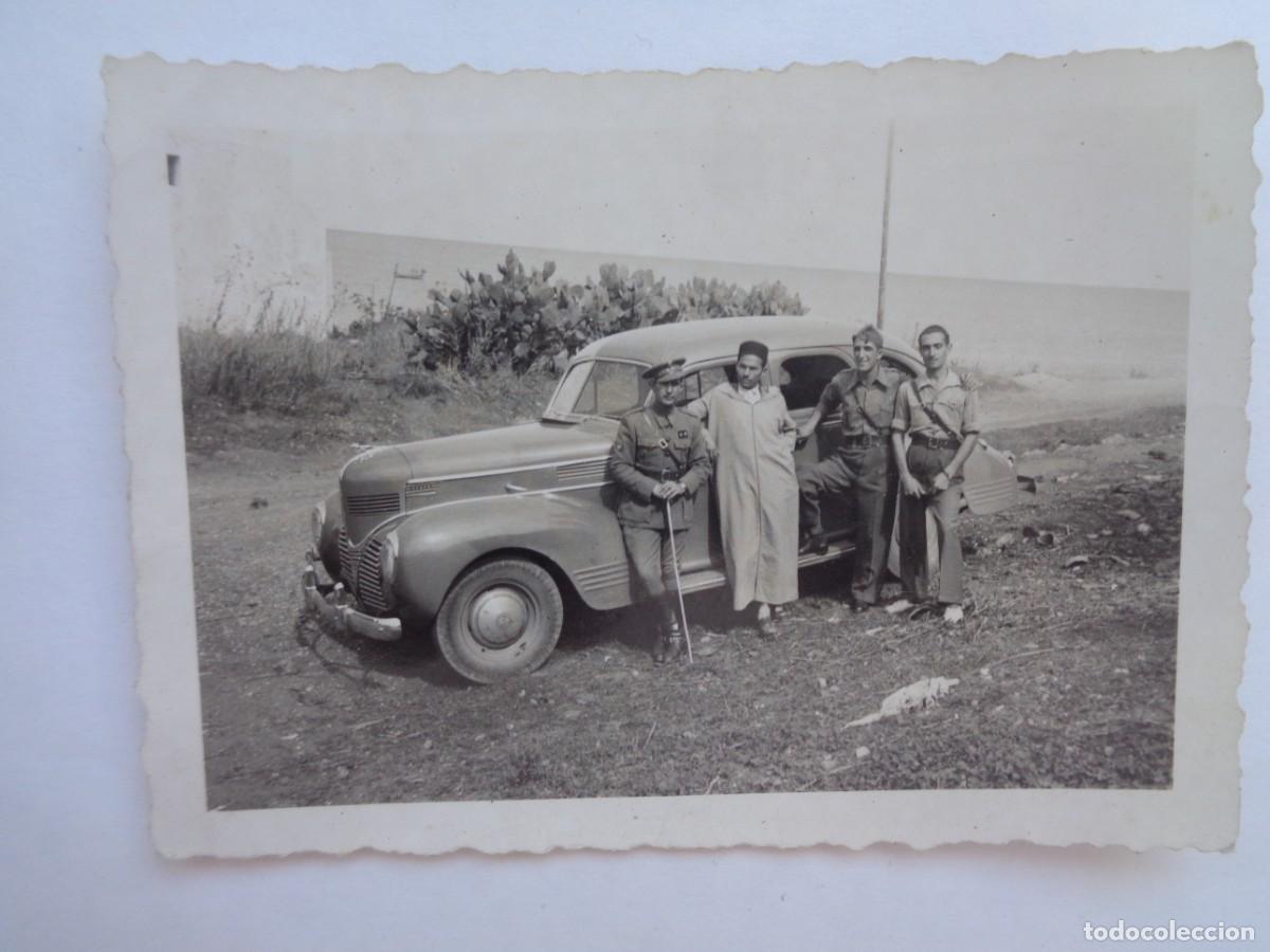 Militaria: GUERRA CIVIL : FOTO DE TENIENTE PROVISIONAL CON MILITARES Y MORO, COCHE DE EPOCA. CEUTA