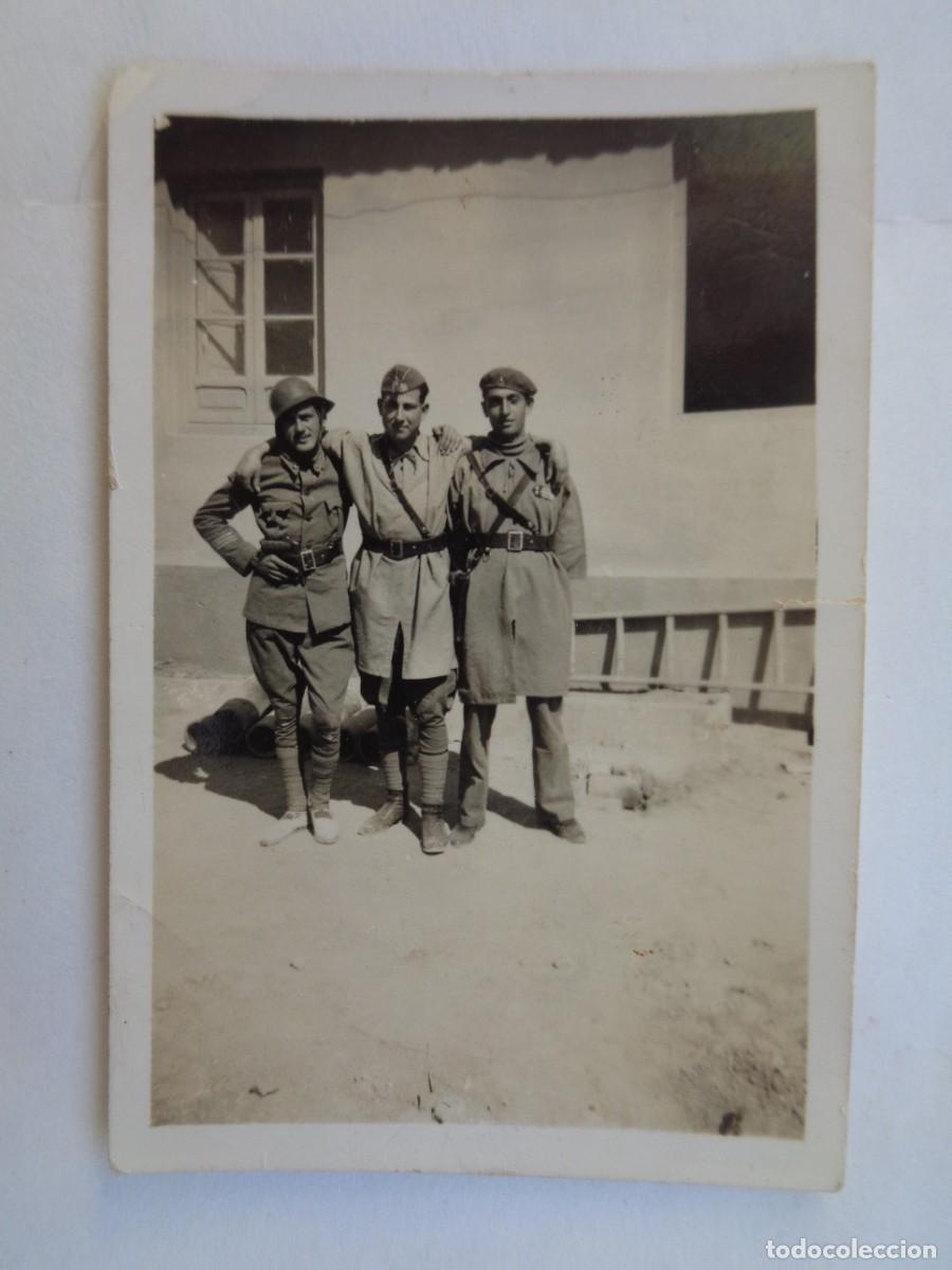 Militaria: GUERRA CIVIL : FOTO DE MILITARES NACIONALES CON CANDORA . SEVILLA , 1938