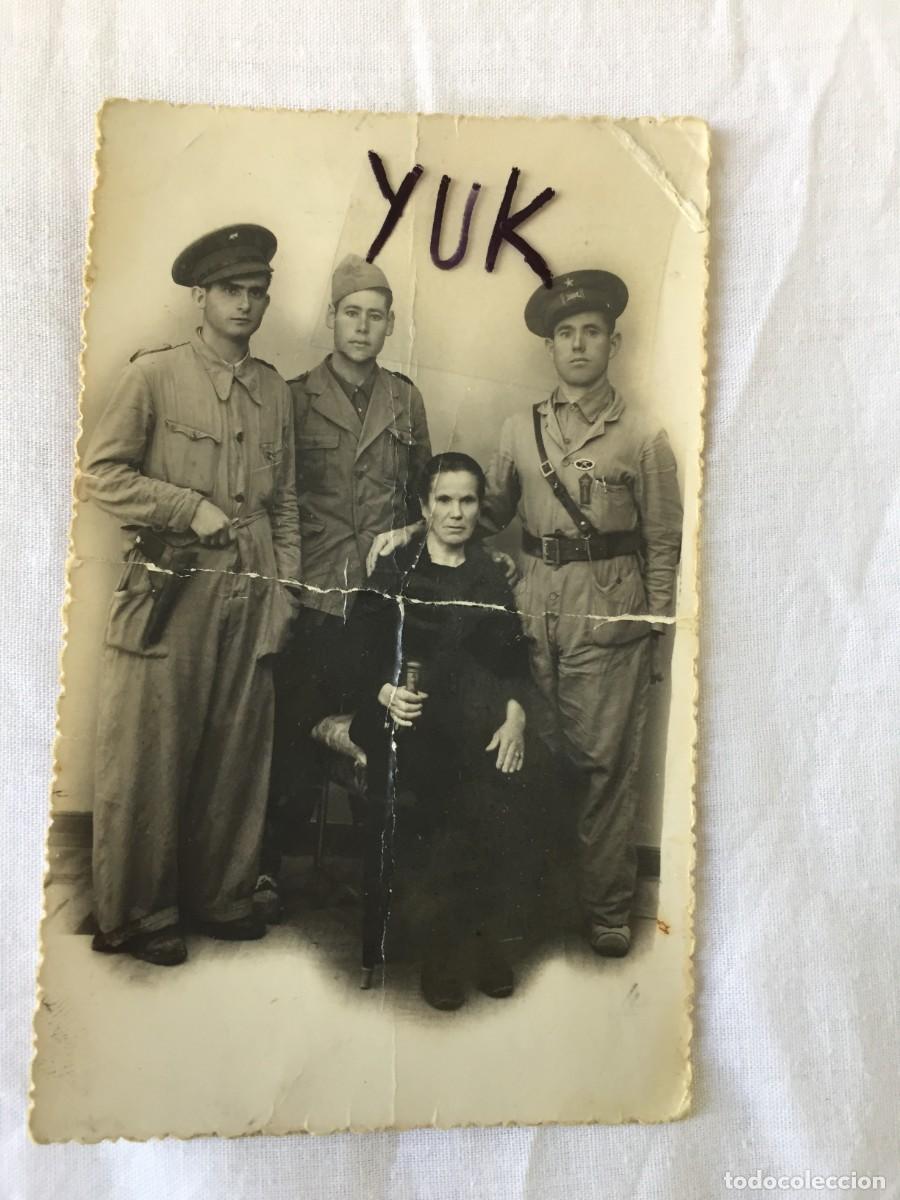 Militaria: GUERRA CIVIL : FOTO DE MILITARES O MILICIANOS ROJOS ( REPUBLICA ) JUNIO DE 1937 - DE BARIEGO, MADRID