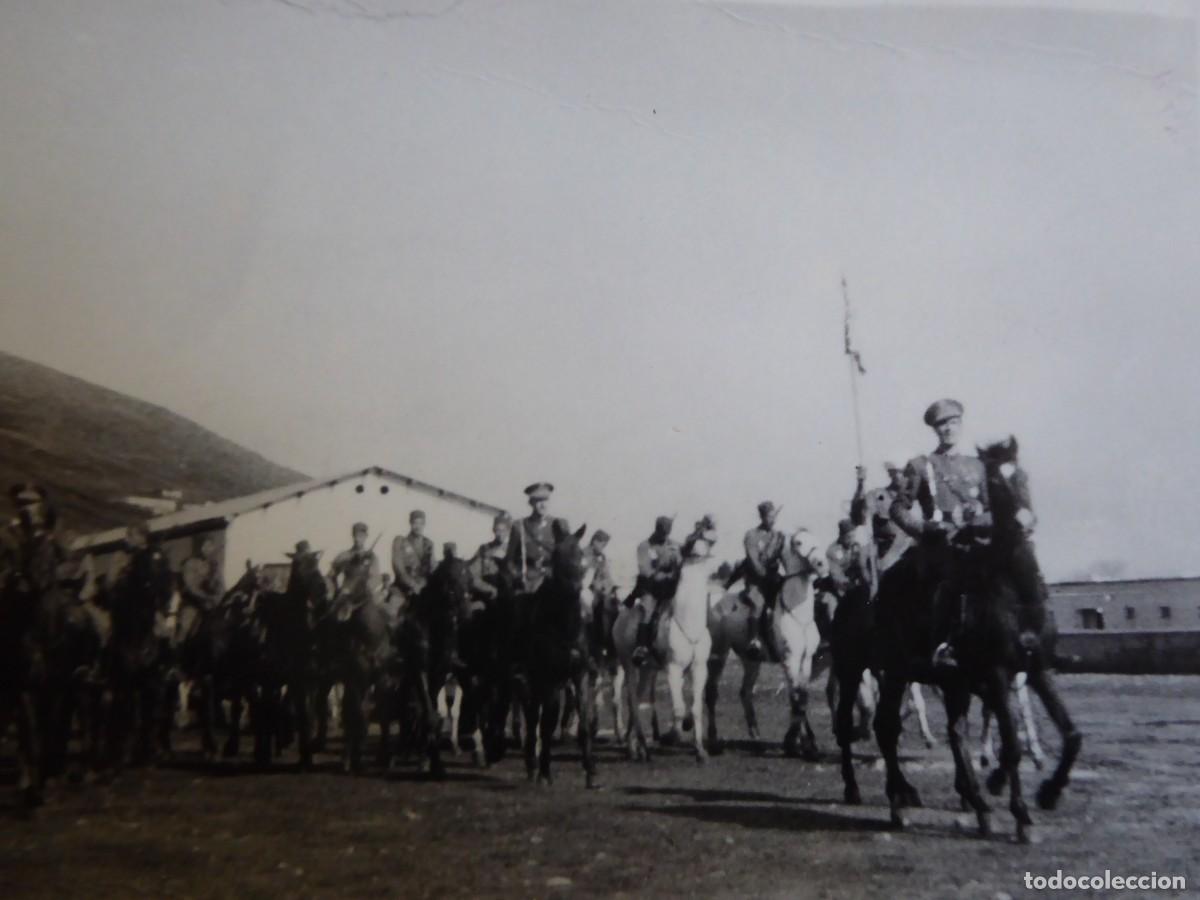 Militaria: Fotograf&iacute;a oficiales regulares.
