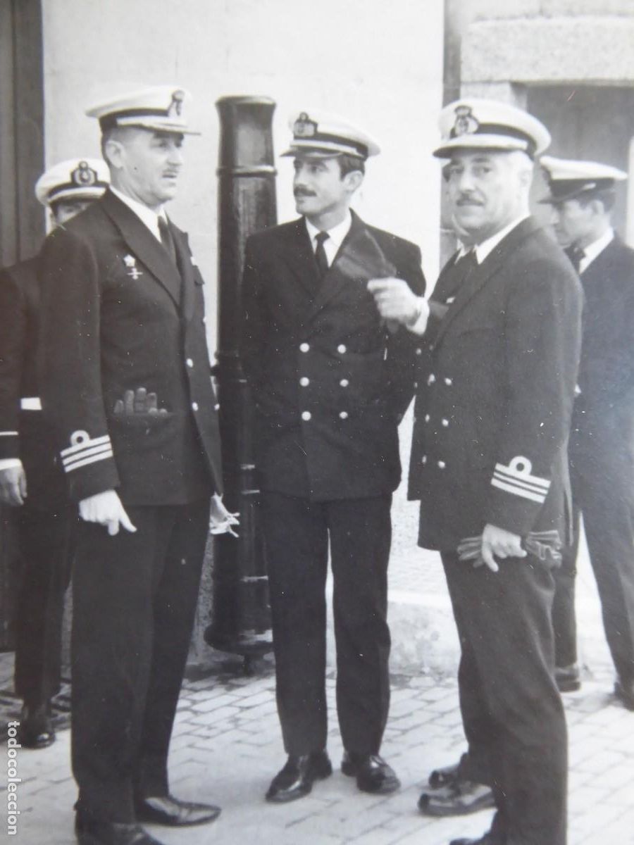 Militaria: Fotograf&iacute;a capit&aacute;n de fragata armada.