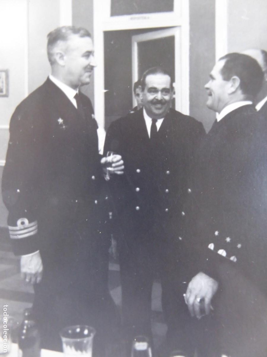 Militaria: Fotograf&iacute;a capit&aacute;n de fragata armada.