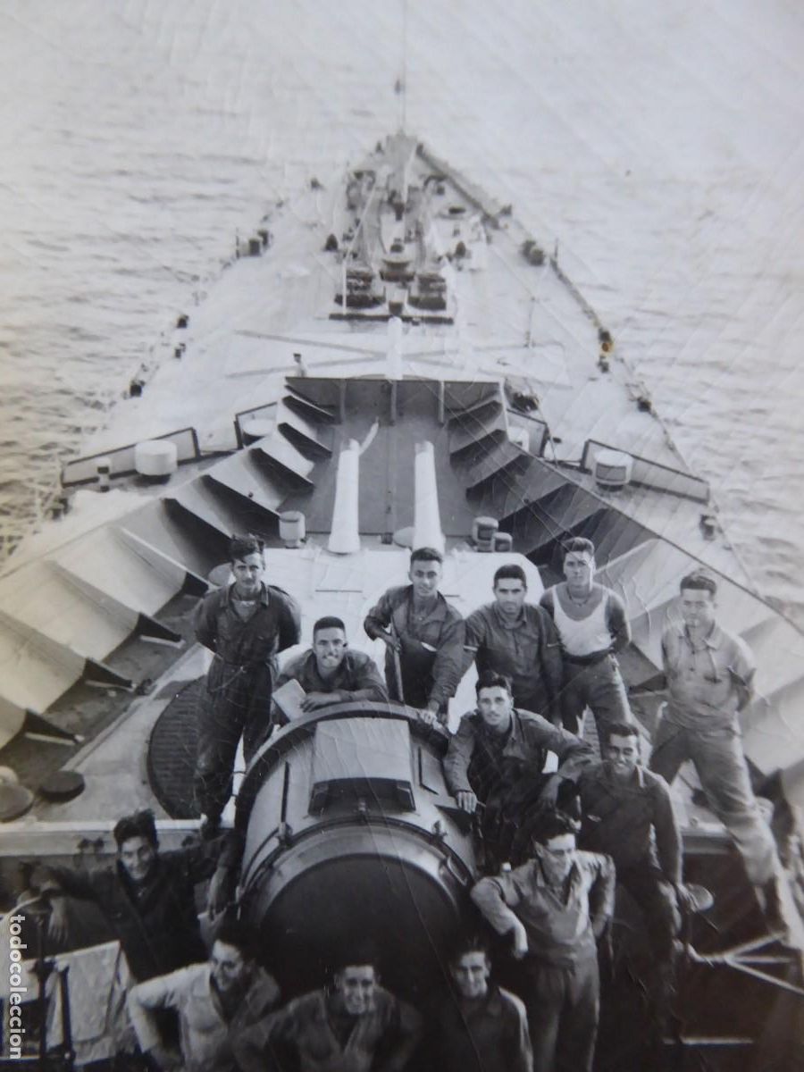 Militaria: Fotograf&iacute;a marineros armada nacional Crucero Cervera. 1938