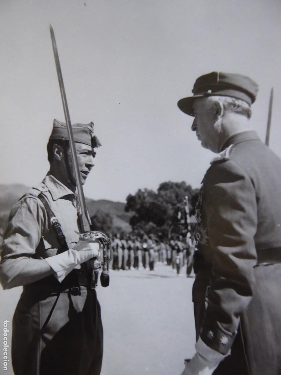 Militaria: Fotograf&iacute;a oficial legionario.