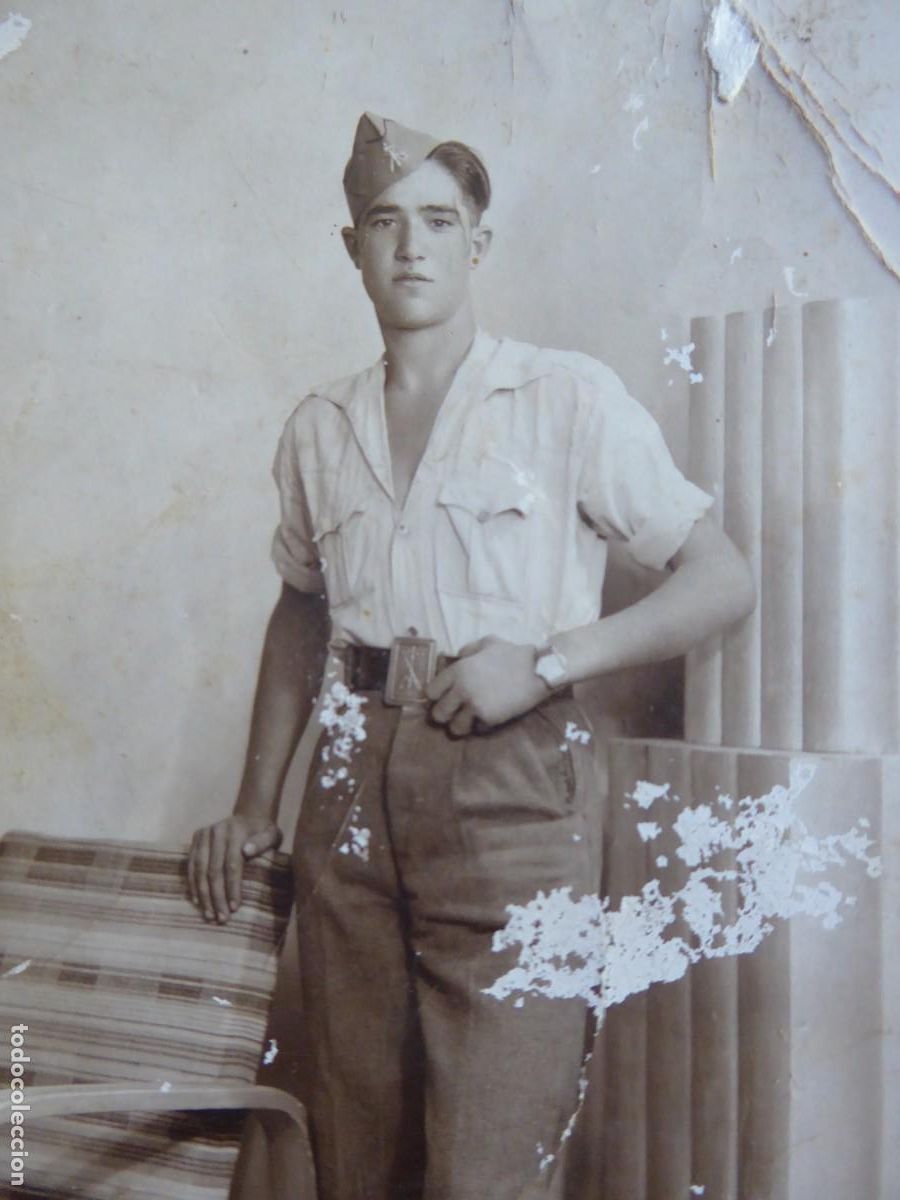Militaria: Fotograf&iacute;a legionario. 1947