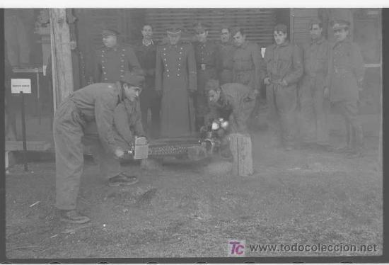 Militaria: MADRID VILLAVERDE MILITARES 1951 NEGATIVO 24 X 36 mm.