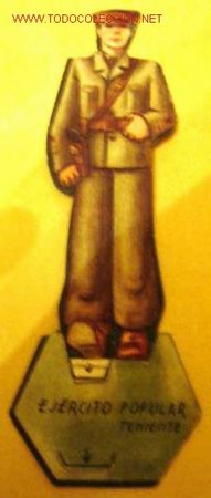 Militaria: Soldados del Ej&eacute;rcito Popular en cart&oacute;n.Tierra. Teniente.