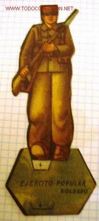 Militaria: Soldados del Ej&eacute;rcito Popular en cart&oacute;n.Tierra. Soldado.