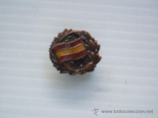 Militaria: EMBLEMA PATRIOTICO NACIONAL, DE SOLAPA. BANDERITA DE ESPA&Ntilde;A LAUREADA.