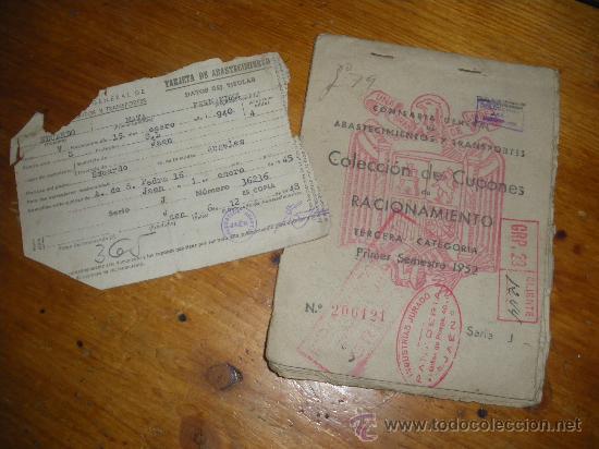 Militaria: CARTILLA DE CUPONES DE RACIONAMIENTO. TERCERA CATEGORIA, CON LA TARJETA DE ABASTECIMIENTO.