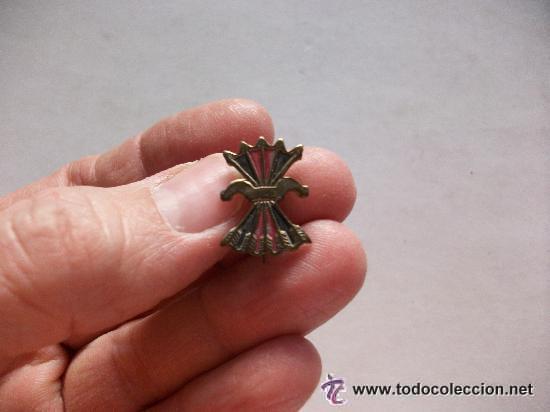 Militaria: GUERRA CIVIL, FALANGE : BROCHE CON EMBLEMA DE FALANGE . VERSION FONDO ROJO-NEGRO ...