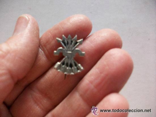Militaria: GUERRA CIVIL - FALANGE : BROCHE CON EMBLEMA DE FALANGE . VERSION FONDO NEGRO.