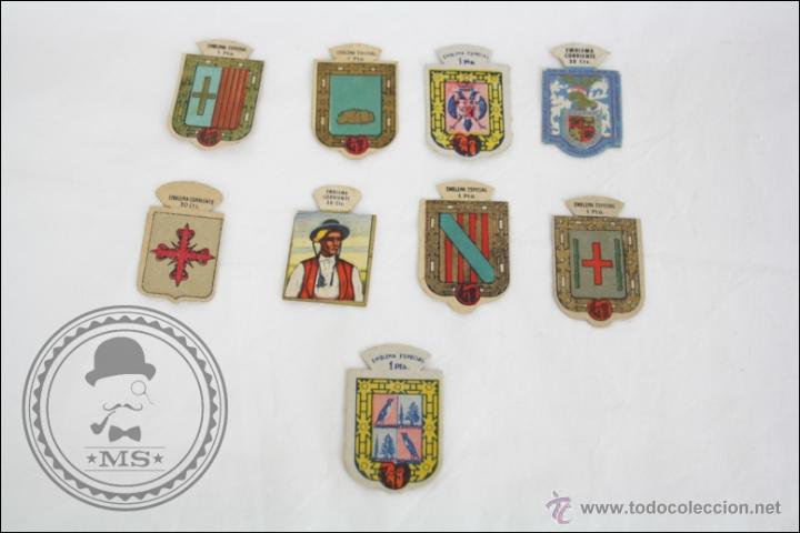 Militaria: Conjunto de 9 Emblemas de Auxilio Social - 6 Emblemas Especiales y 3 Emblemas Corrientes