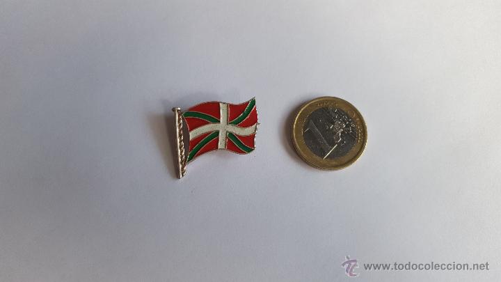 Militaria: emblema de gudari - Foto 1