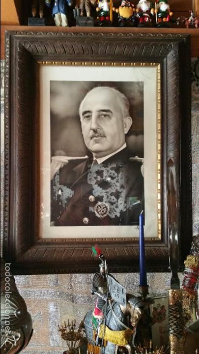 Militaria: FRANCISCO FRANCO. CUADRO CON RETRATO ORIGINAL DE ALMIRANTE. DE LOS A&Ntilde;OS 40.