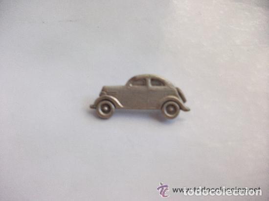 Militaria: GUERRA CIVIL - REPUBLICA : PEQUE&Ntilde;O Y RARO EMBLEMA DE CONDUCTOR