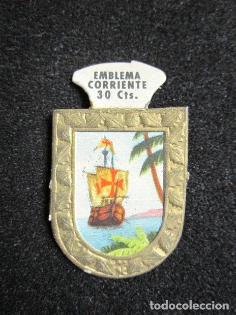 Militaria: EMBLEMA AUXILIO SOCIAL 30 CTS. NAVES COL&Oacute;N, PLAYAS DE AM&Eacute;RICA. SERIE E, N&ordm; 14.