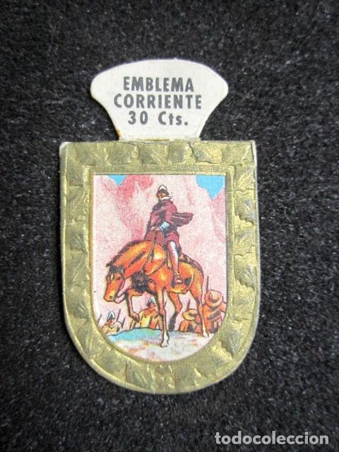 Militaria: EMBLEMA AUXILIO SOCIAL 30 CTS. FRANCISCO PIZARRO. SERIE E, N&ordm; 12.