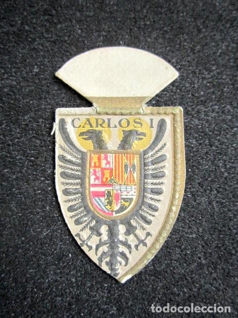 Militaria: EMBLEMA AUXILIO SOCIAL CARLOS I DE ESPA&Ntilde;A, V DE ALEMANIA. CESAR DEL RENACIMIENTO. SERIE C, N&ordm; 5.