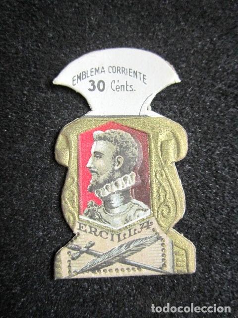 Militaria: EMBLEMA AUXILIO SOCIAL ALONSO DE ERCILLA. SOLDADO Y POETA. SERIE E, N&ordm; 2.