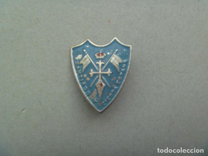 Militaria: GUERRA CIVIL : PEQUE&Ntilde;O BROCHE CON EMBLEMA DE LA CABALLERIA : SANTIAGO Y CIERRA ESPA&Ntilde;A