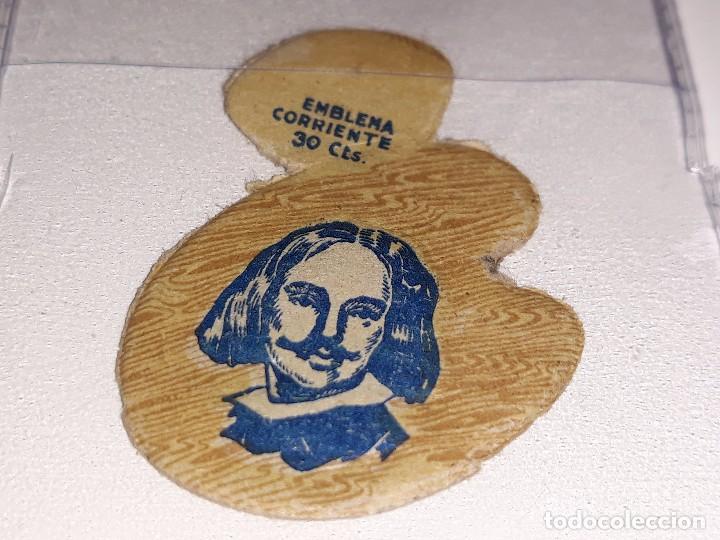 Militaria: ANTIGUO EMBLEMA AUXILIO SOCIAL - VELAZQUEZ - PINTOR - SERIE G - N&ordm; 18 - A&Ntilde;OS 40 30 CTS