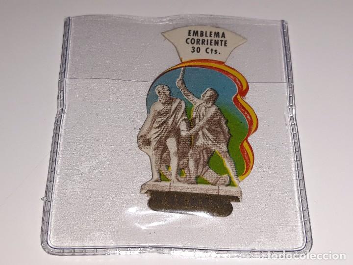 Militaria: ANTIGUO EMBLEMA AUXILIO SOCIAL - 2 DE MAYO DE 1808  - SERIE E - N&ordm; 6 - A&Ntilde;OS 40 30 CTS