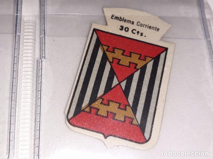 Militaria: ANTIGUO EMBLEMA AUXILIO SOCIAL - ALABA&Ntilde;A - SERIE B - N&ordm; 133 - A&Ntilde;OS 40 30 CTS