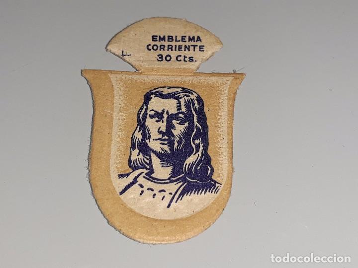 Militaria: ANTIGUO EMBLEMA AUXILIO SOCIAL - GONZALO DE CORDOBA  - SERIE G - N&ordm; 16 - A&Ntilde;OS 40 30 CTS
