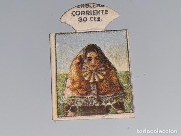 Militaria: ANTIGUO EMBLEMA AUXILIO SOCIAL - MALLORQUINA EN TRAJE DE GALA  - A&Ntilde;OS 40 30 CTS FALANGE TRASERA